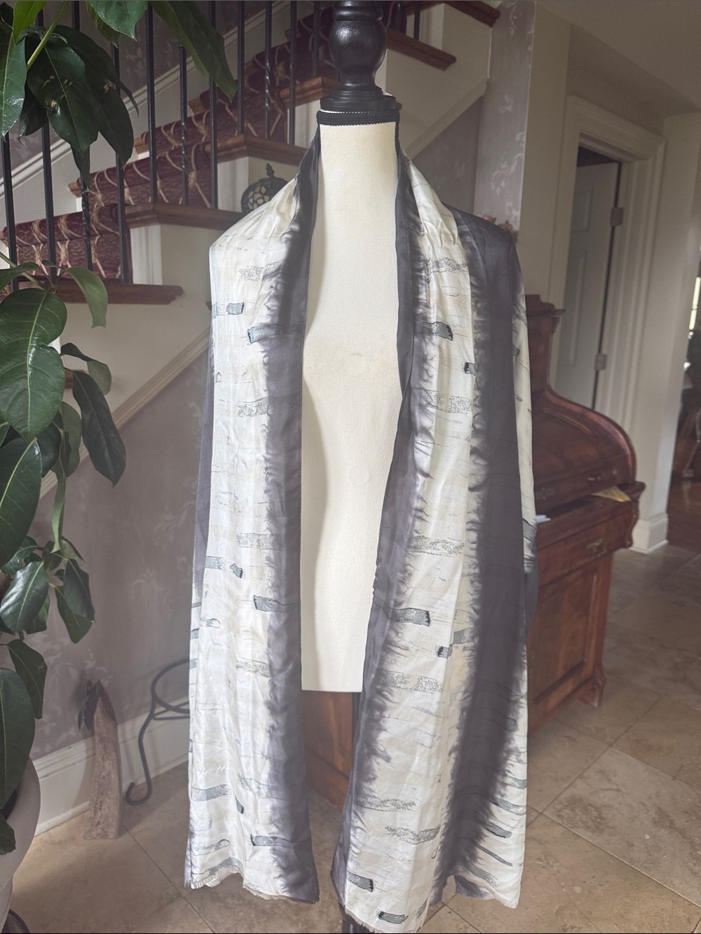 CHICOS ladies black and white tie-dye design 100% silk scarf NWOT - Picture 4 of 10